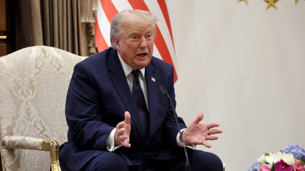Trump keskustelee Grönlannista Naton kanssa ja sanoo, että Yhdysvallat voisi vetää joukkoja Euroopasta