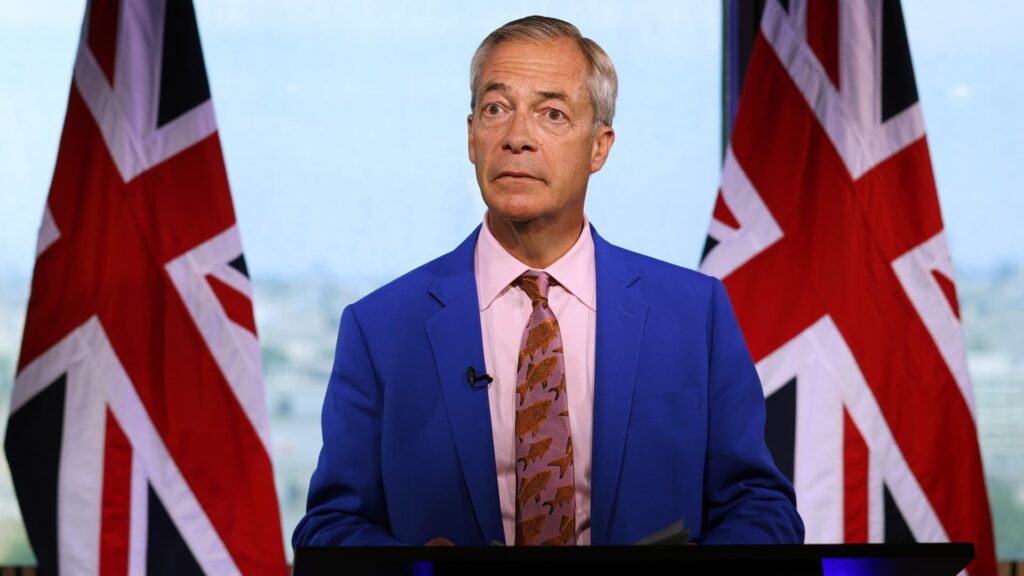 Trumpin liittolainen ja Britannian oikeistojohtaja Nigel Farage eroavat lainsäätäjän tehtävästä