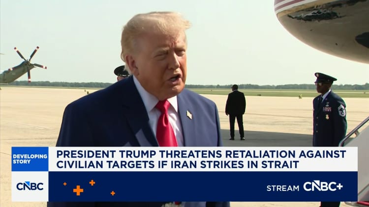 Presidentti Trump uhkaa kostotoimilla siviilikohteita vastaan, jos Iran iskee salmeen
