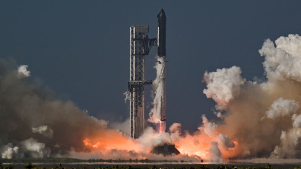 SpaceX laukaisee suuren Starship-raketin ensimmäisellä koelennolla listautumisannin jälkeen
